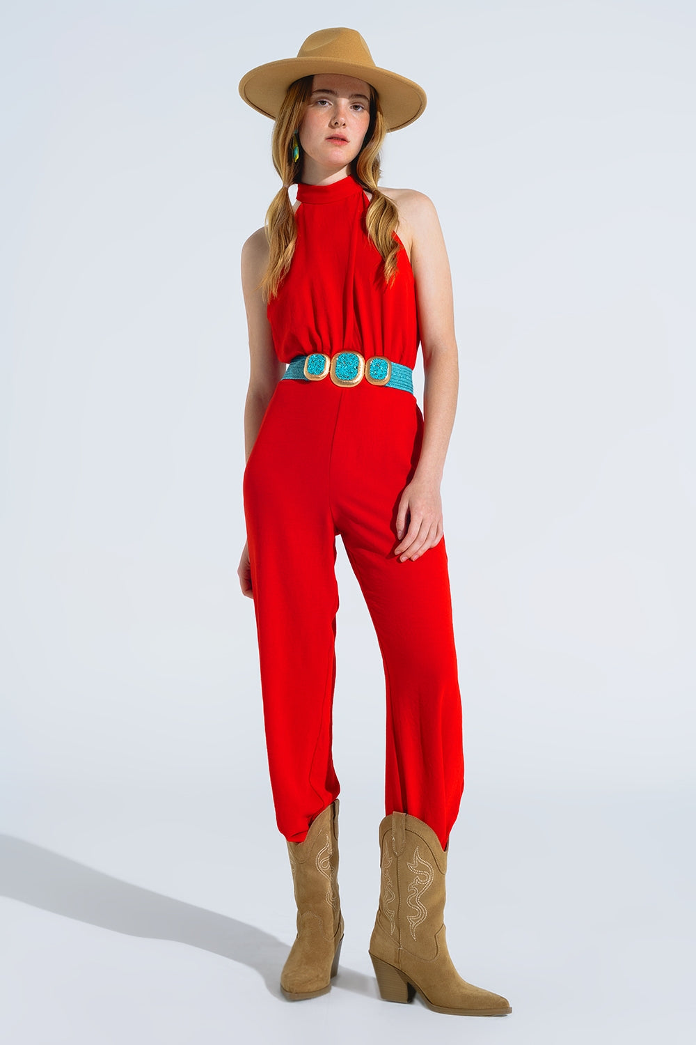 Macacão vermelho com decote halter cruzado
