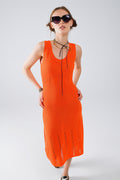Vestido midi em malha laranja sem mangas com gola redonda