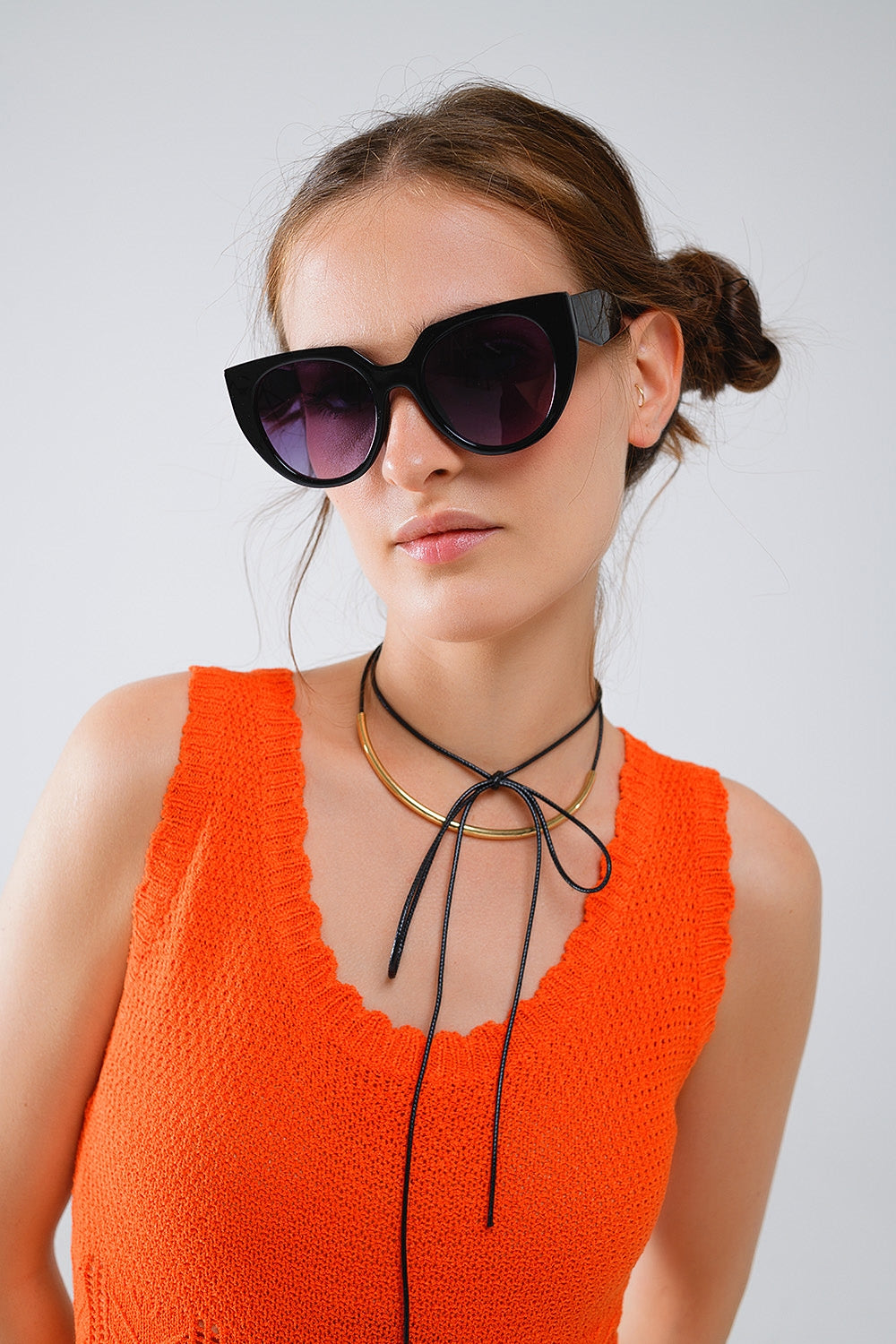 Vestido midi em malha laranja sem mangas com gola redonda