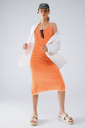 Vestido midi laranja com riscas e tiras de esparguete