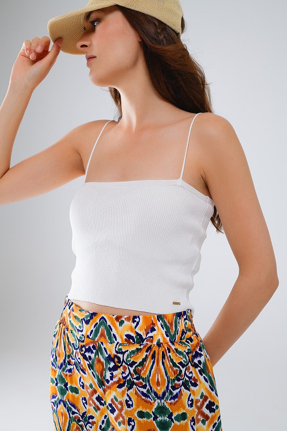 Top malha básico em branco com alças finas
