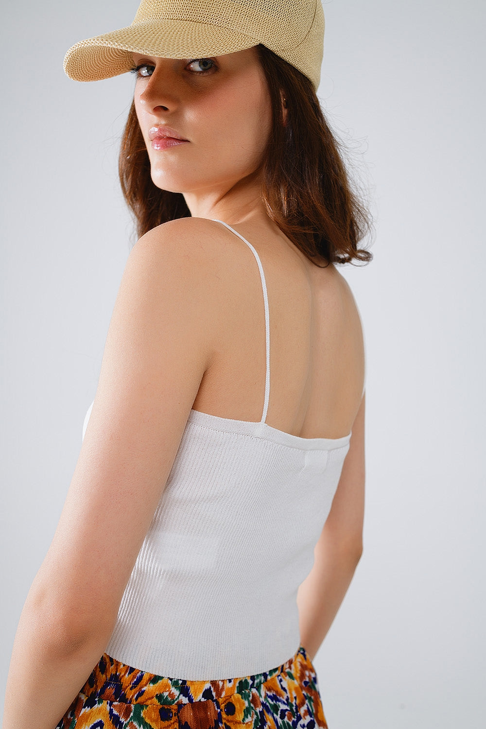 Top malha básico em branco com alças finas