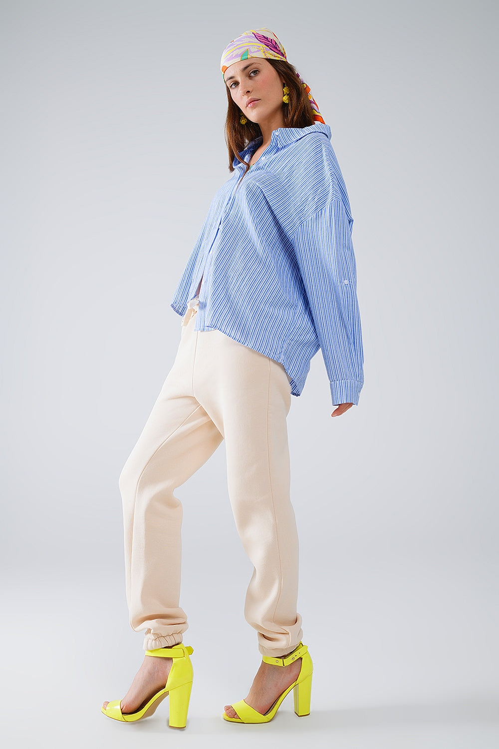 Camisa de riscas finas descontraída em azul