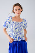 Blusa branca com peplum e bolinhas azuis