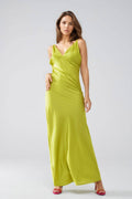 Vestido maxi de cetim com alças de esparguete em verde lima