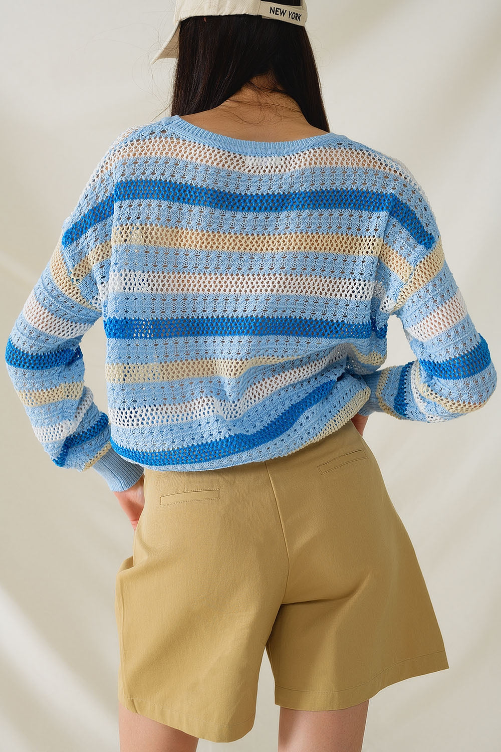 Camisola de manga comprida azul multicolorida com gola de barco