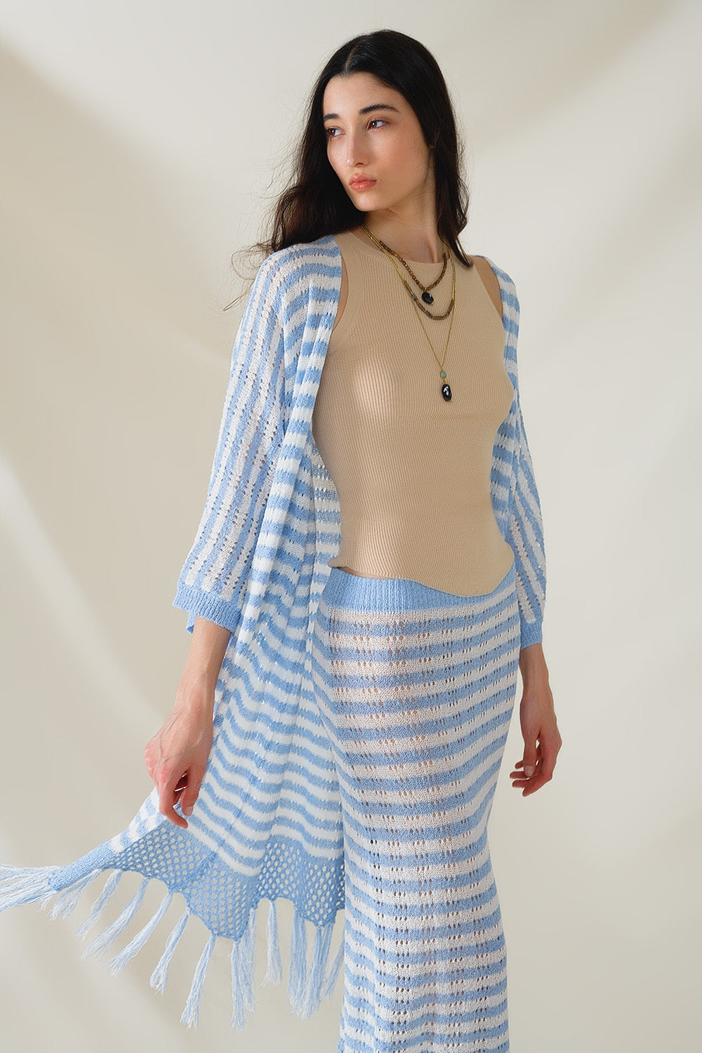 Casaco de malha azul estilo Boho com riscas de malha Pointelle e pormenores de franjas
