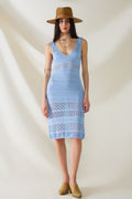 Vestido midi sem mangas azul bebé com decote em V e desenho em croché