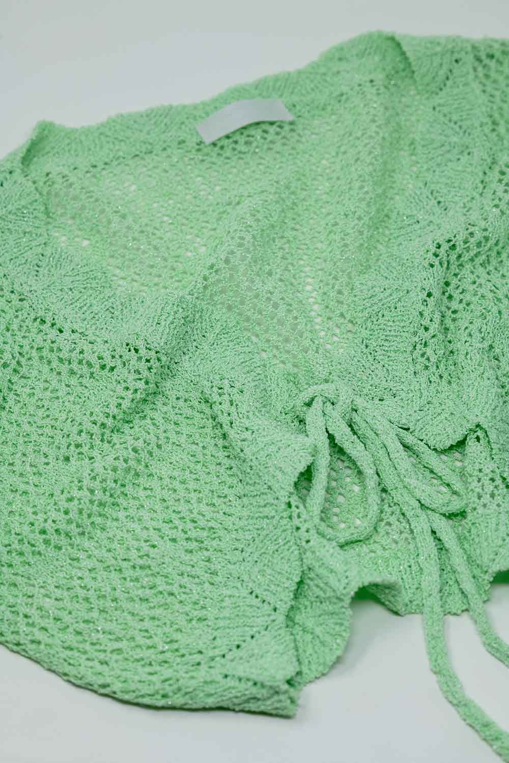Casaco curto de croché verde com pormenor em lurex