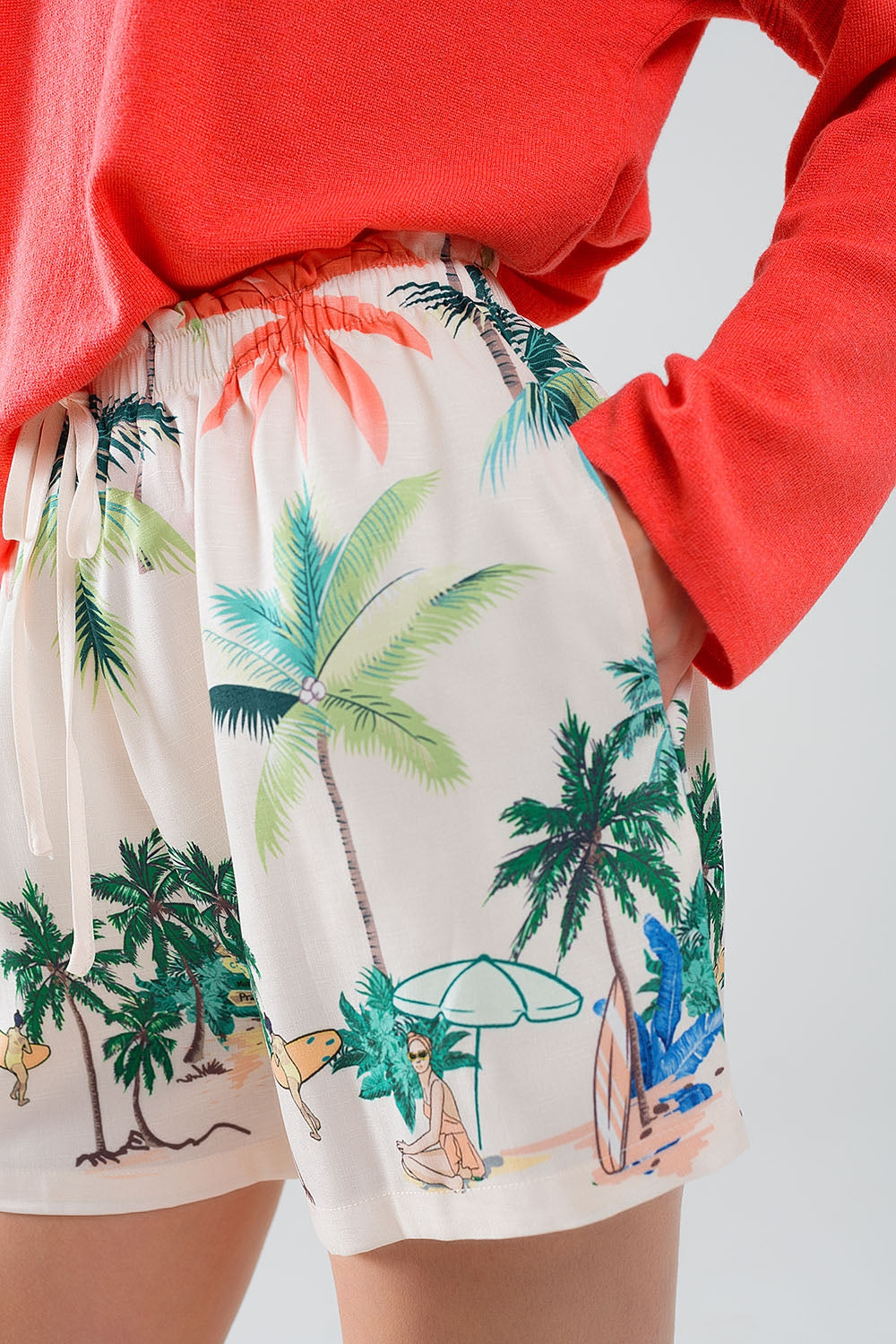Calções creme com estampado de praia e cintura elástica