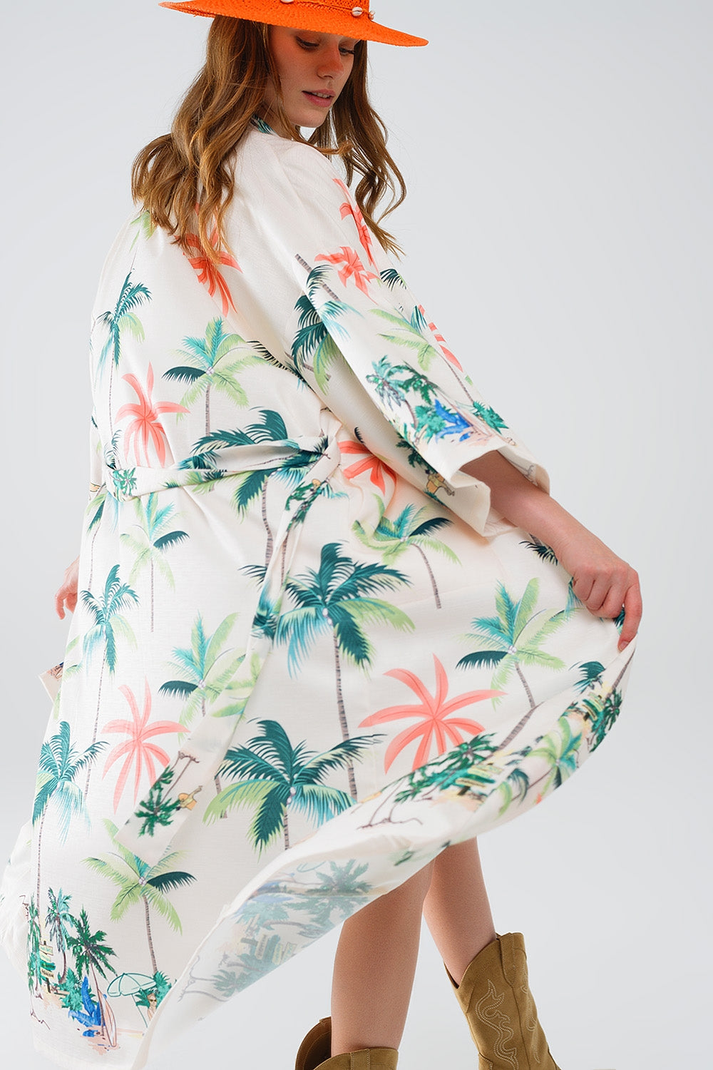Kimono aberto creme com estampado de praia em comprimento midi