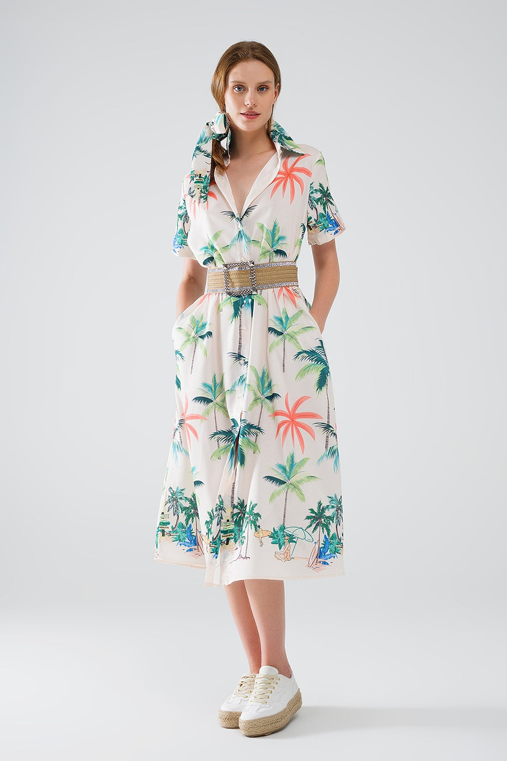 Vestido midi creme com estampado de praia e gola polo
