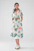 Vestido midi creme com estampado de praia e gola polo