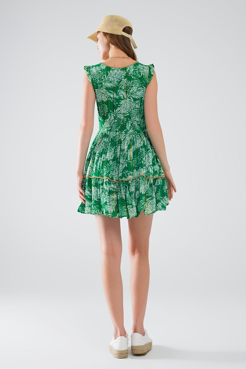 vestido curto verde com estampado de flores boho e pormenor em lurex