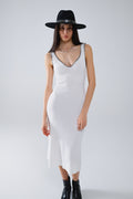 Vestido de malha de verão que abraça o corpo em branco com rebordo preto