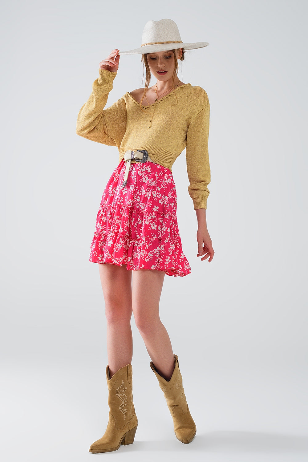 Camisola leve com decote em V largo e pormenores entrançados em dourado