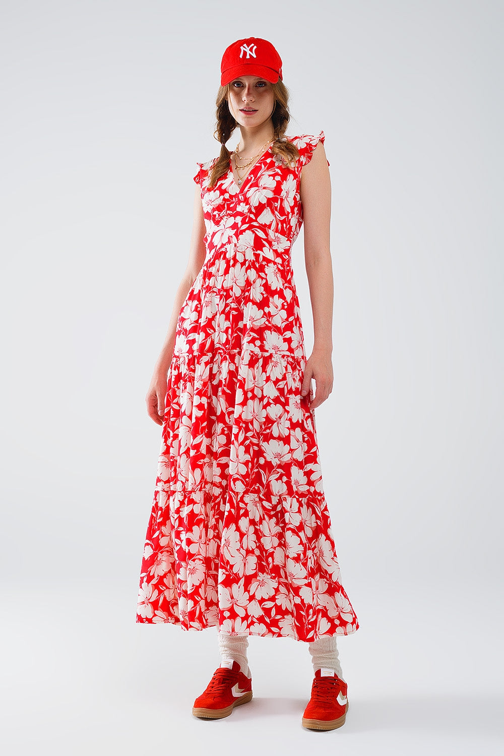 Vestido maxi vermelho com estampado floral e decote em V