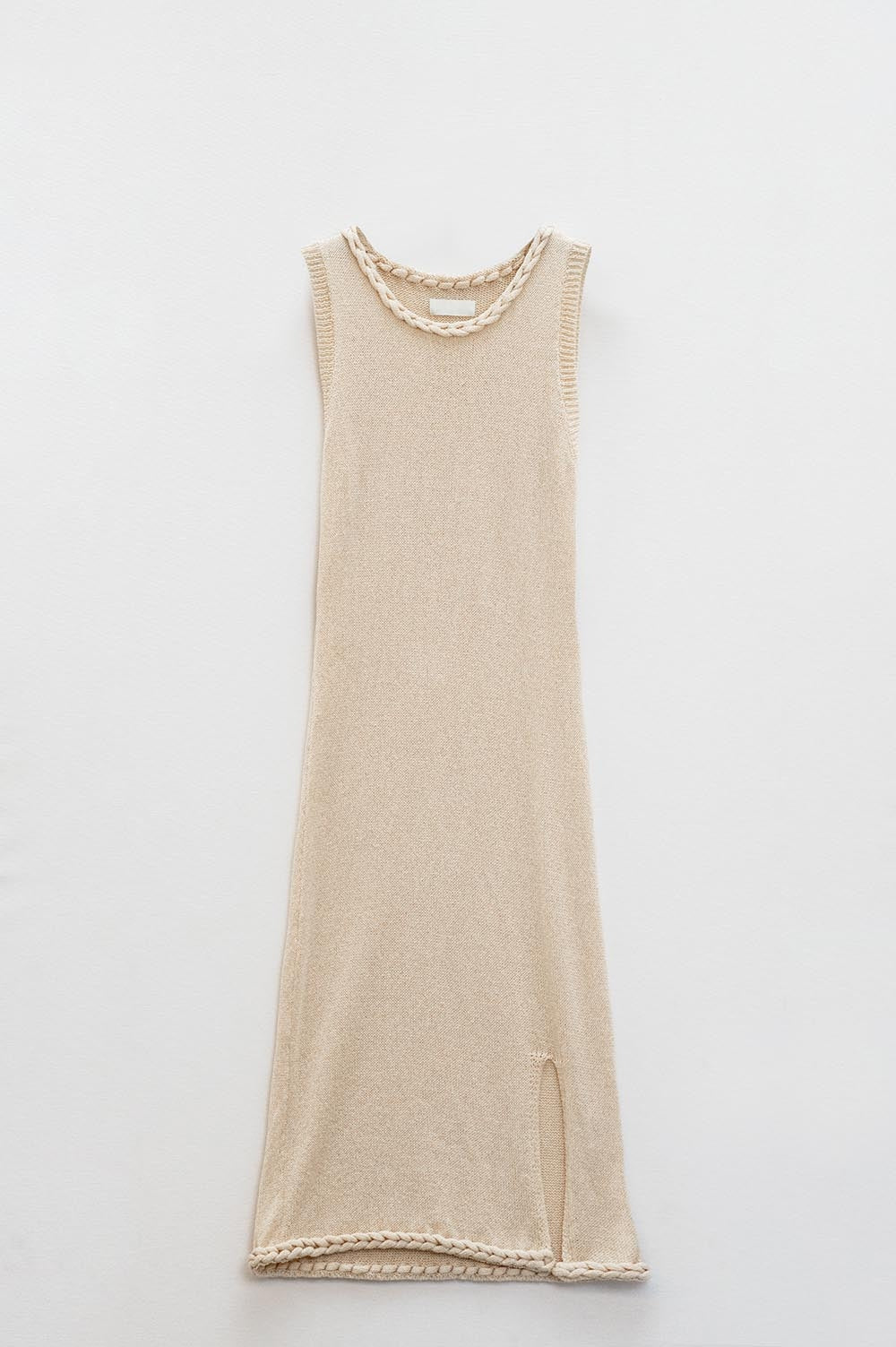 Vestido midi de malha com pormenor entrançado em bege