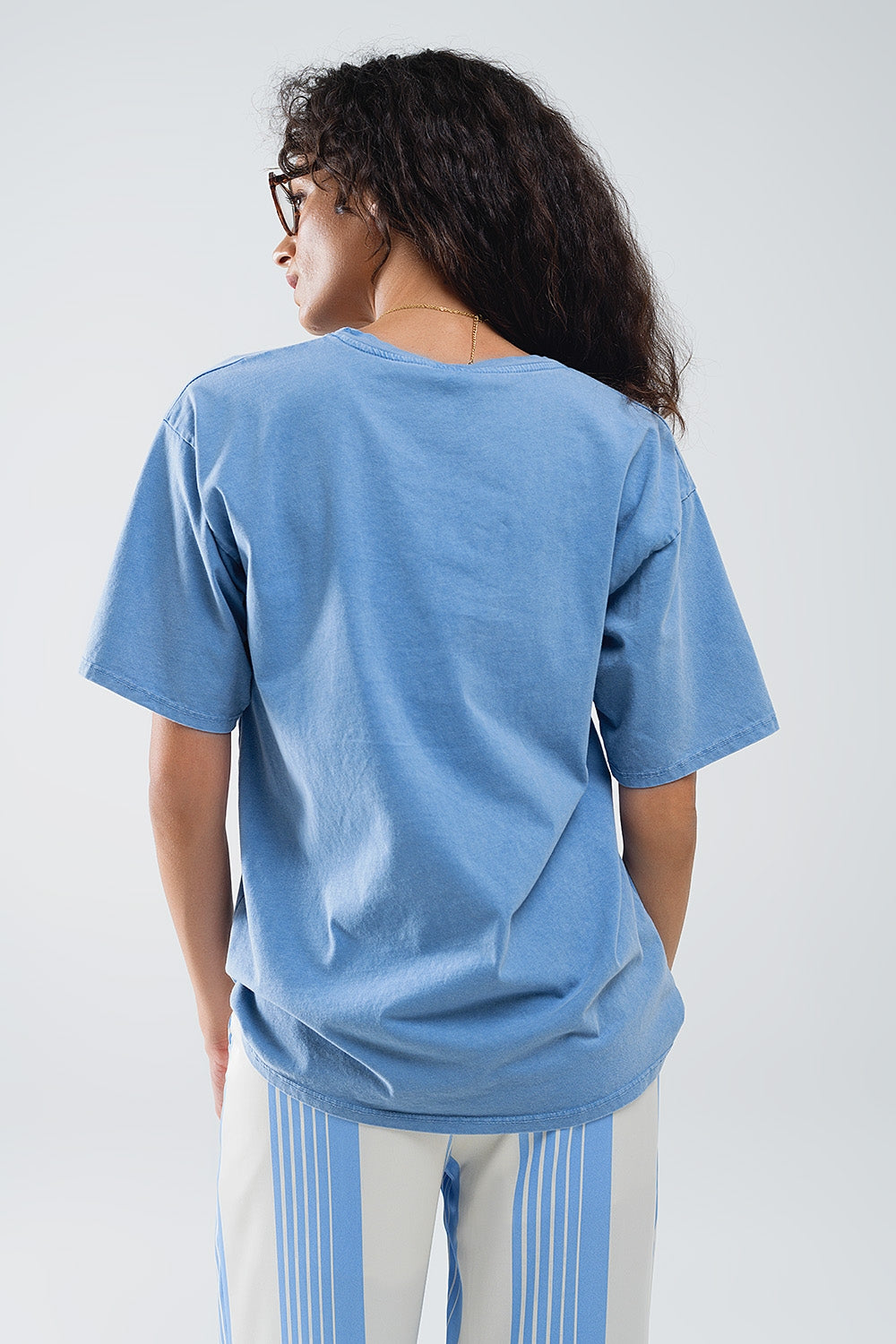 T-shirt azul com texto de Manhattan