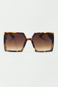 Óculos de sol quadrados e oversized em marron
