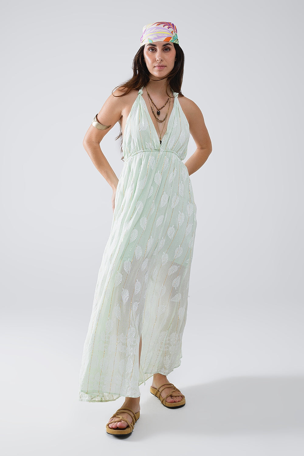 Vestido Midi Halter com estampado de folhas de hortelã e pormenores em lurex