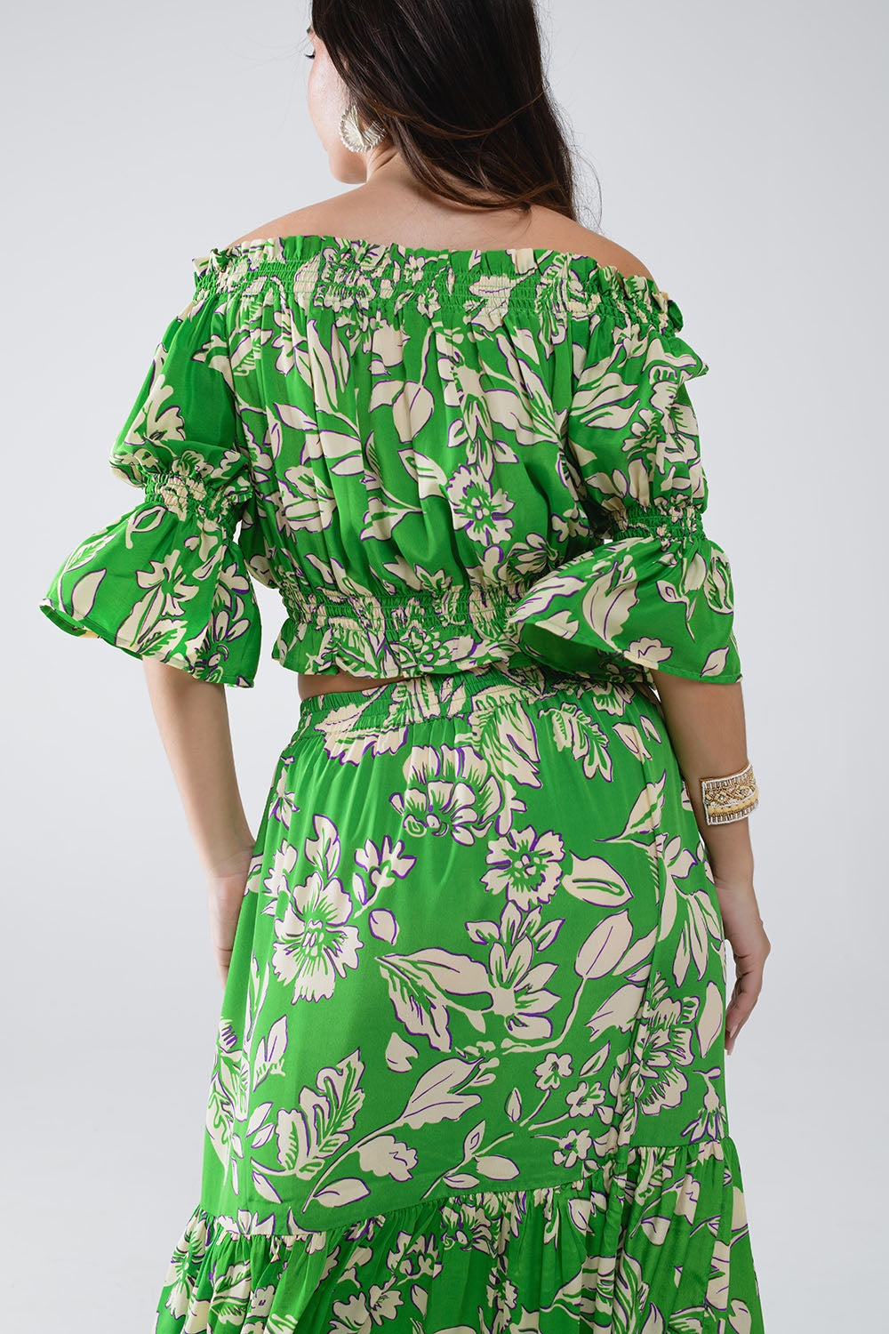 Top verde sem ombros com cintura elástica em estampado floral