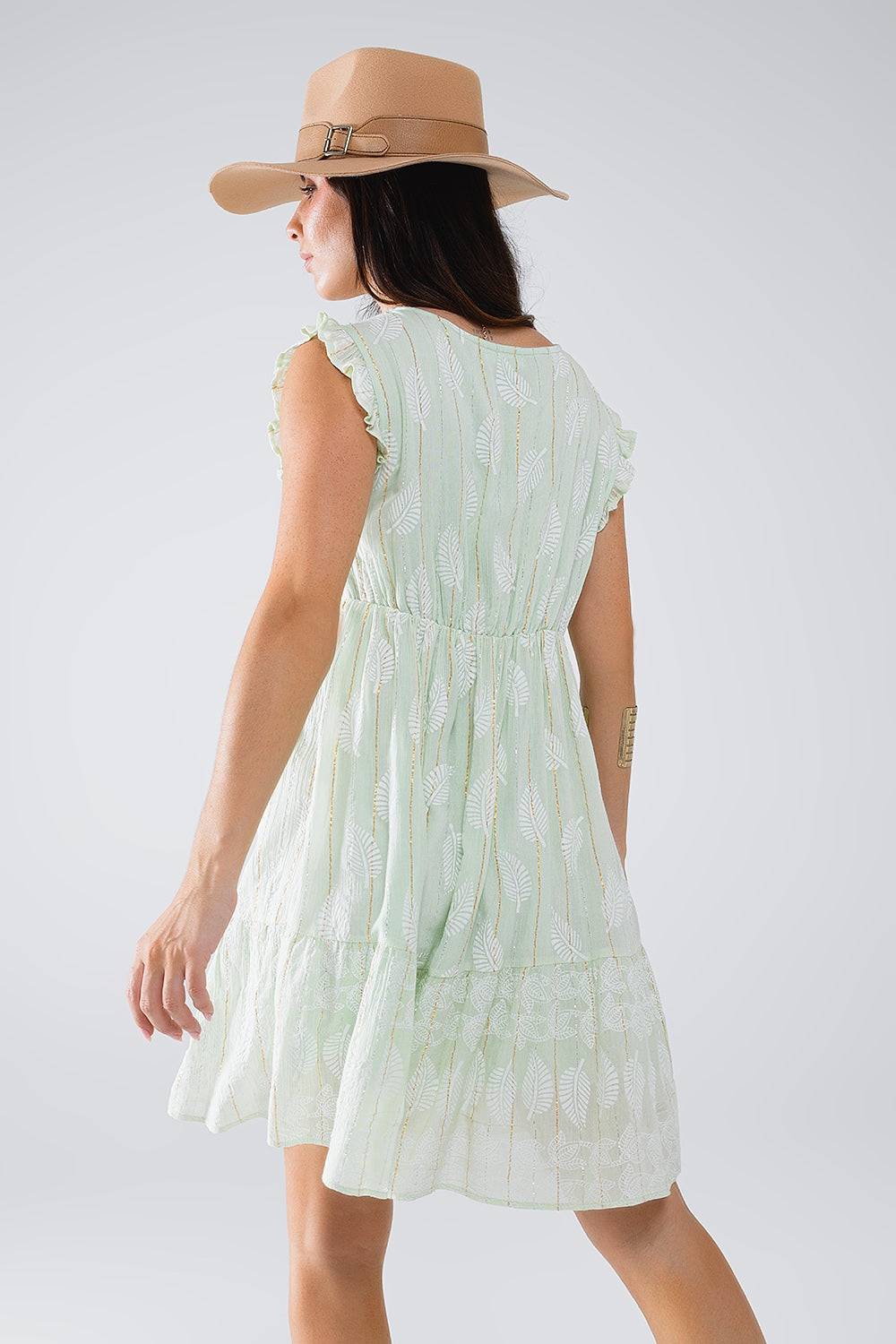 Vestido curto tipo babydoll com estampado de folhas e fio de lurex em menta