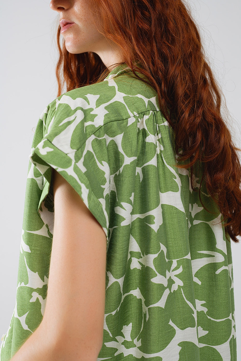 Camisa relaxada com estampado floral em verde