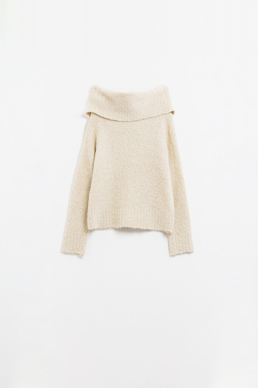 camisola de malha fofa com gola redonda em creme