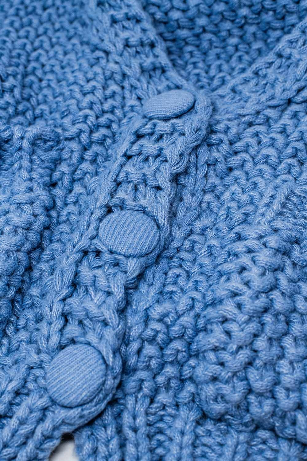 Casaco de malha volumoso azul-claro de grandes dimensões com bolsos