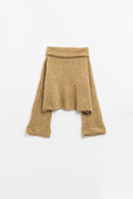 camisola de malha macia com gola alta em cor camel