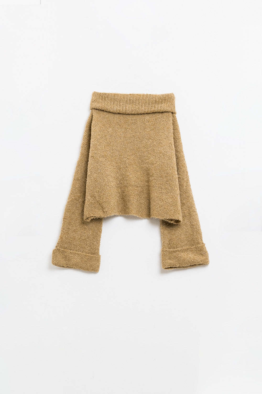 camisola de malha macia com gola alta em cor camel