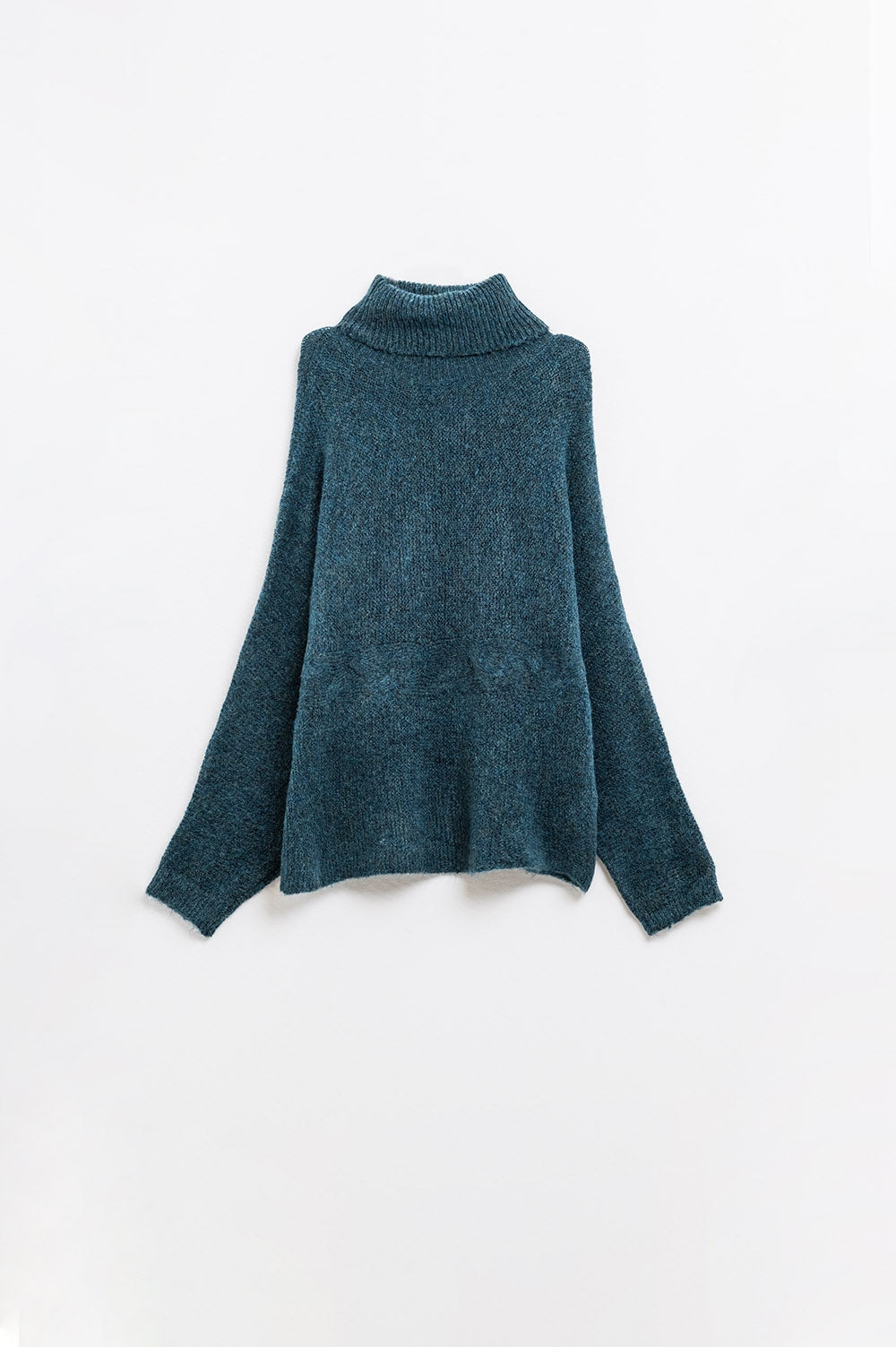 Suéter oversized em azul-petróleo com gola alta e mangas soltas