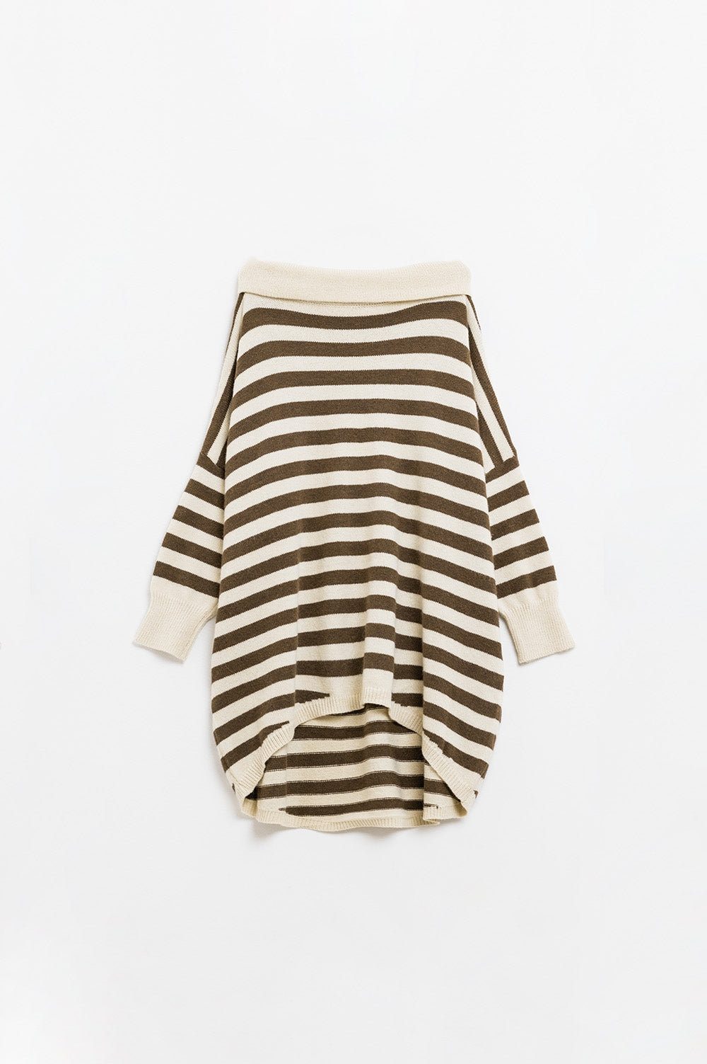 Camisola de gola alta com asas de morcego e riscas em creme e castanho