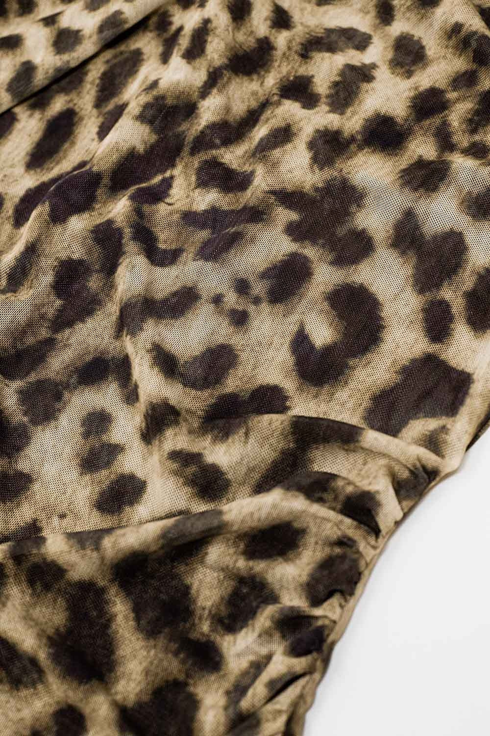vestido midi de manga comprida com estampado de leopardo