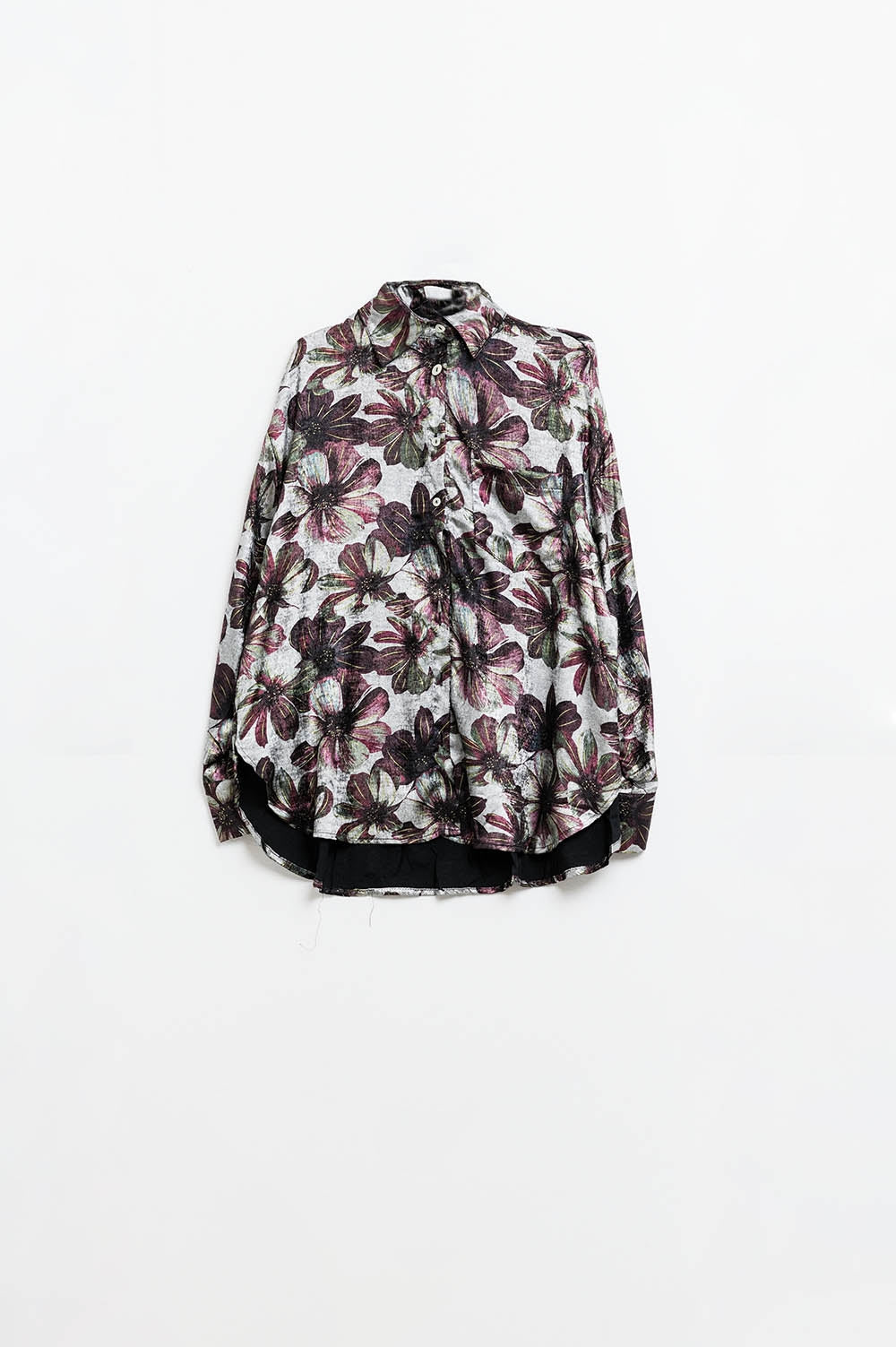 Camisa com estampado de flores com efeito metálico
