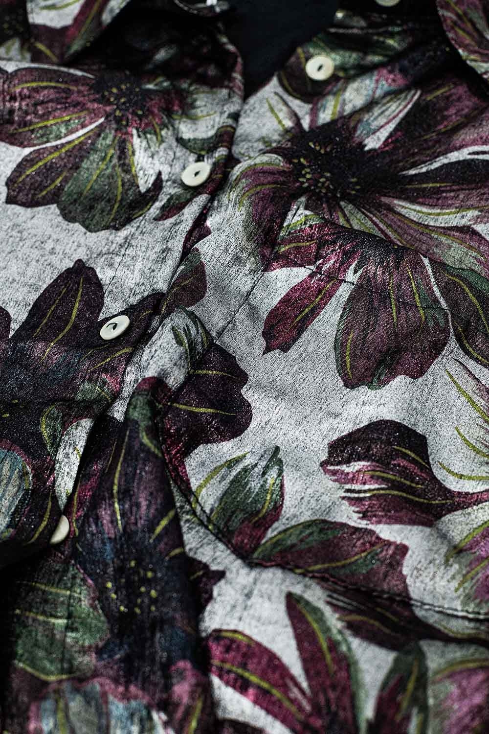 Camisa com estampado de flores com efeito metálico