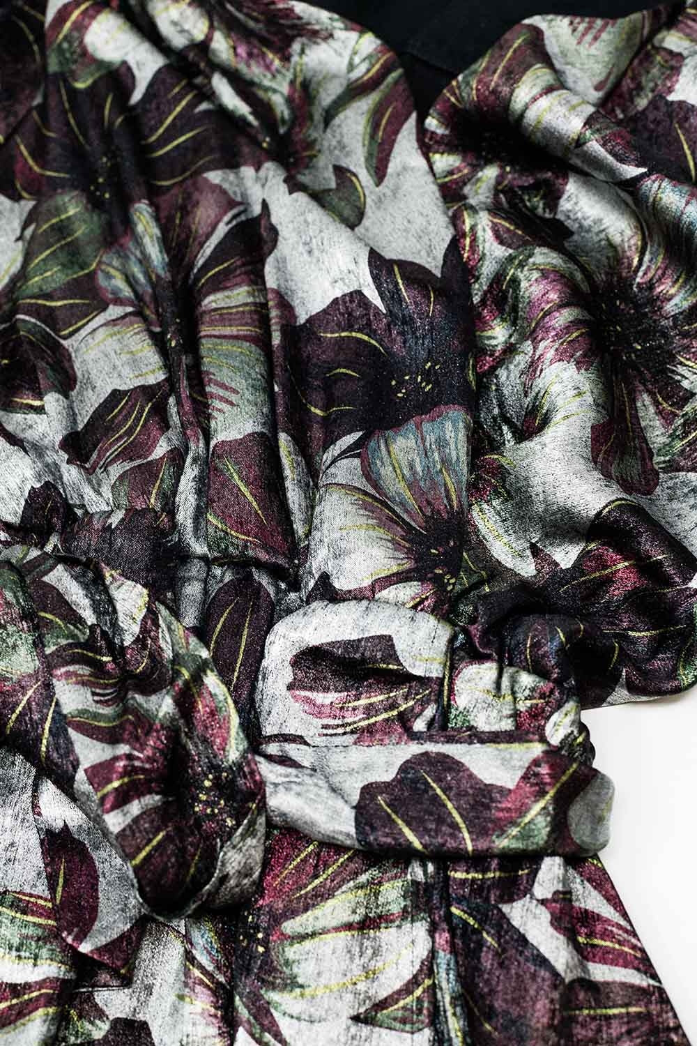 vestido maxi com estampado de flores de efeito metálico