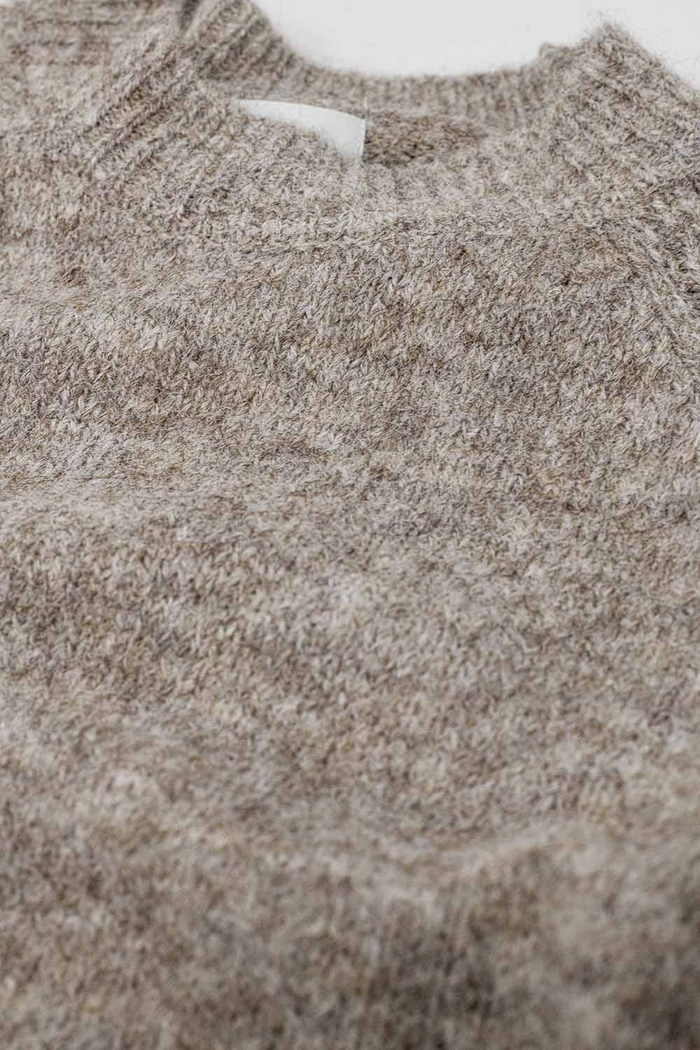 Camisola básica de malha com gola redonda cor bege
