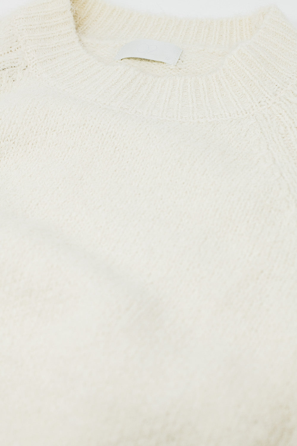 Camisola básica de malha com gola redonda em cor creme
