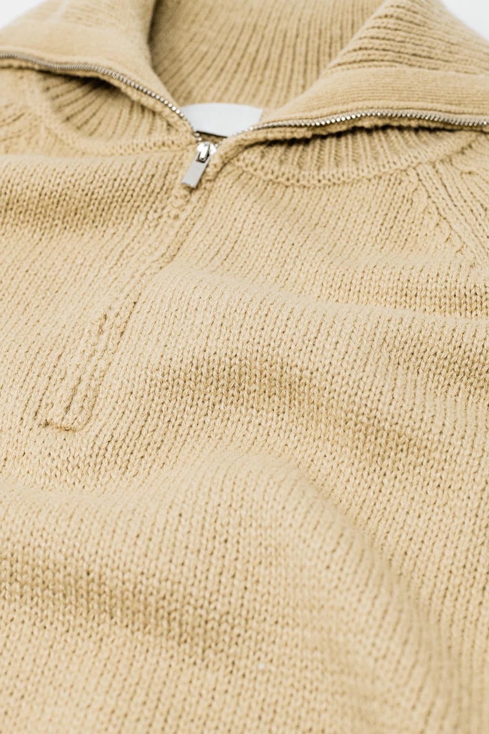 camisola bege com fecho de correr