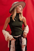Camisola de gola alta com nervuras em verde floresta