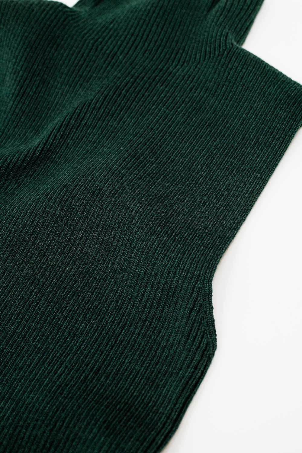 Camisola de gola alta com nervuras em verde floresta