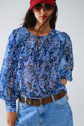 Blusa com estampado abstrato e mangas em balão em azul