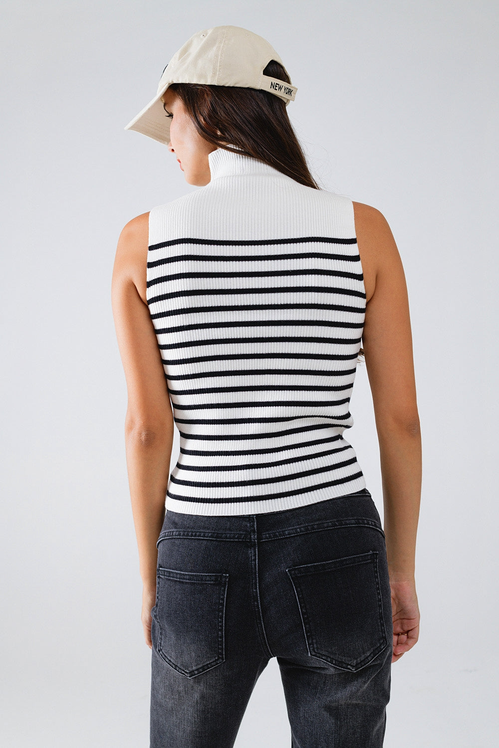 Tank Top com gola de tartaruga às riscas em branco