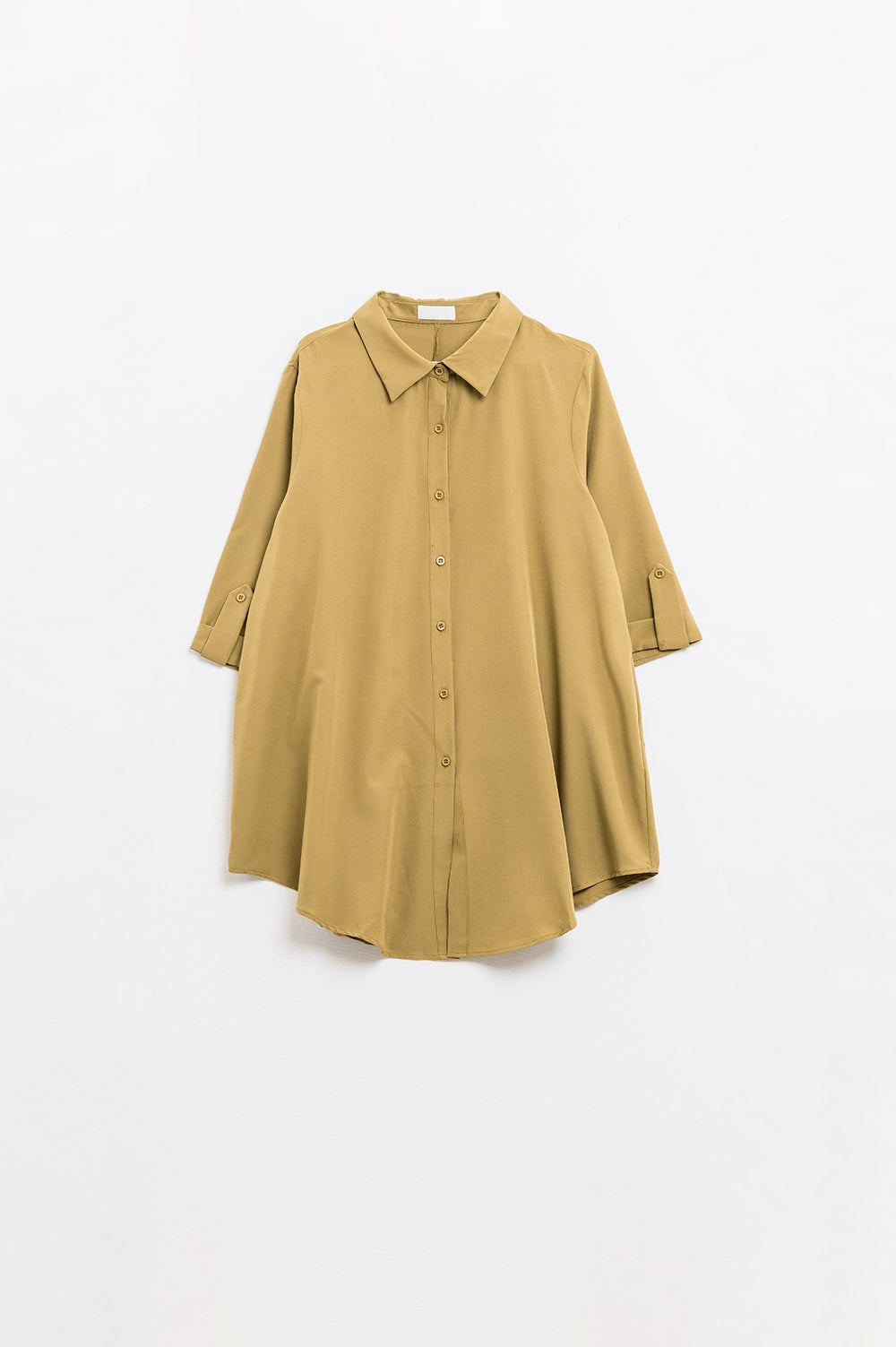 Camisa confeccionada em tecido muito macio e leve na cor camel
