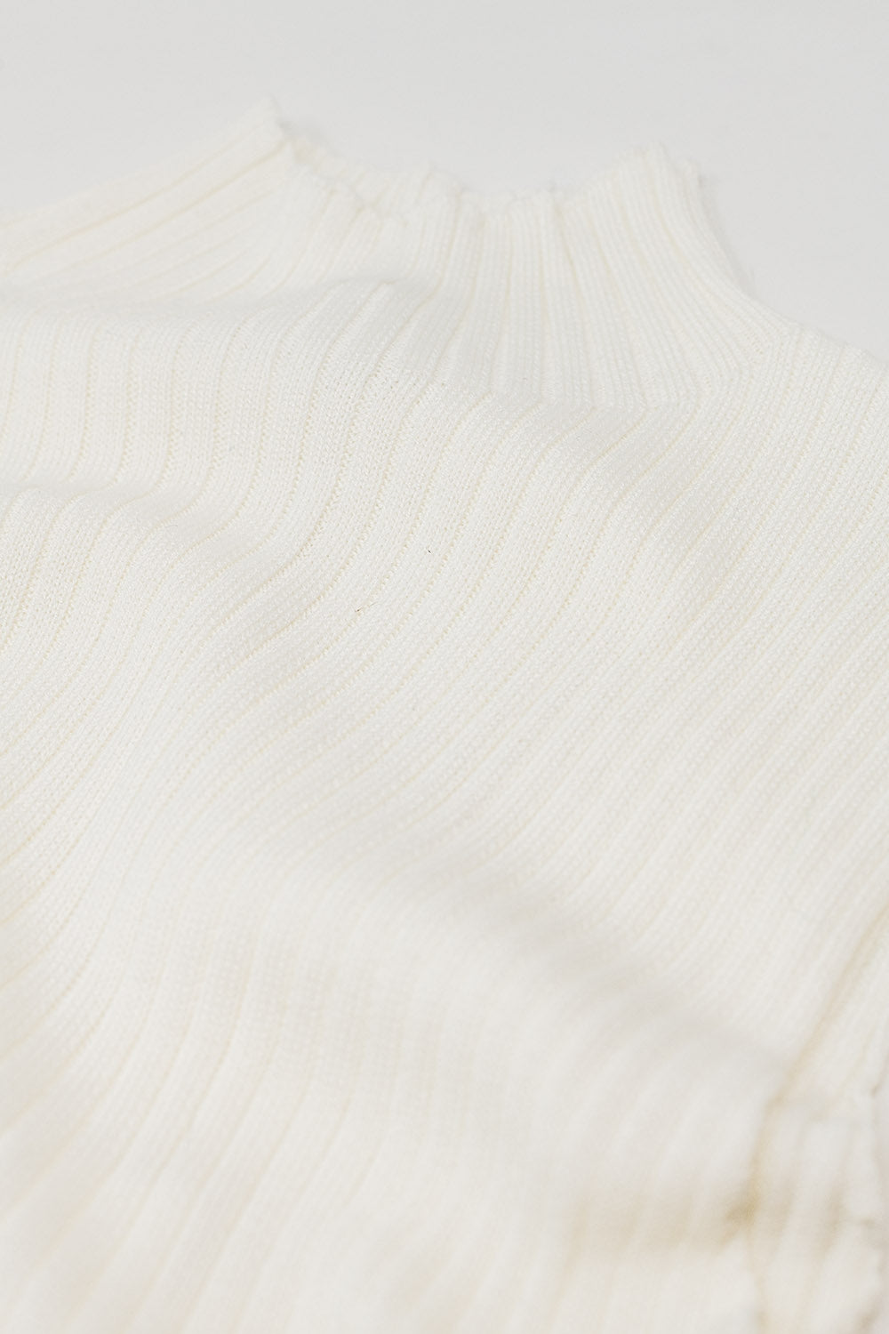 Camisola de lã de malha fina sem mangas em cru