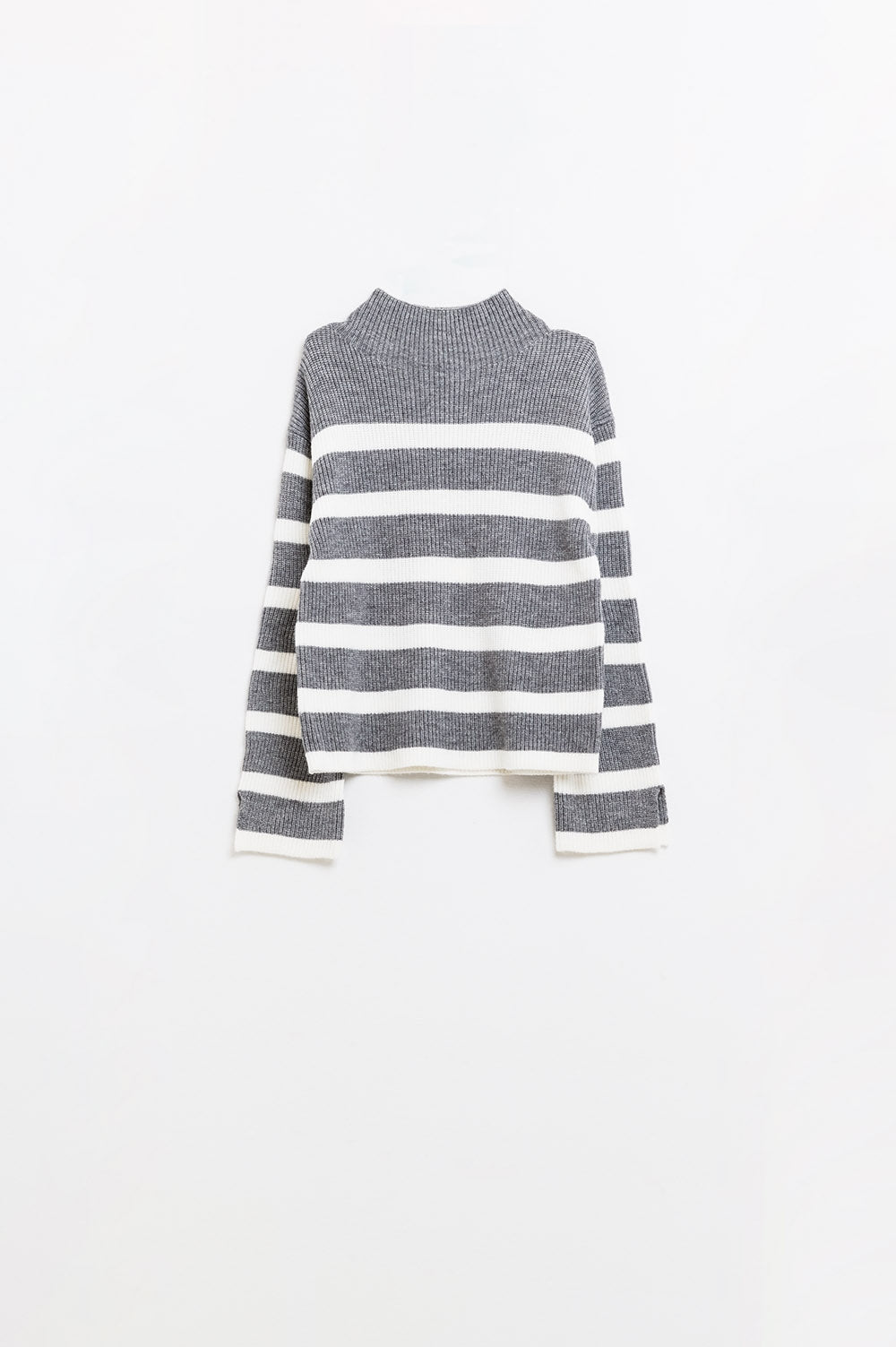 Camisola de malha canelada em cinzento com riscas creme
