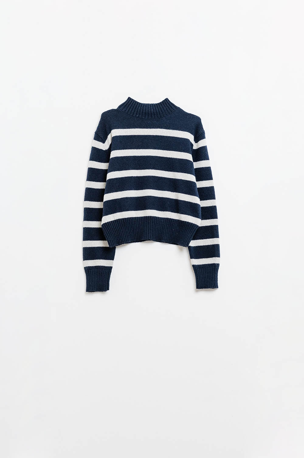 Camisola listrado de gola alta em azul marinho e cinza