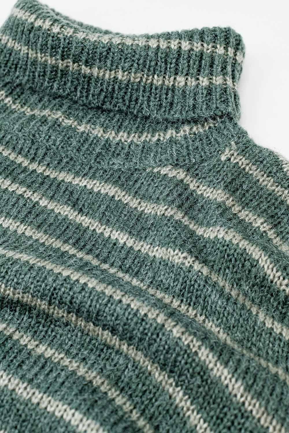 camisola de gola alta às riscas em malha macia verde